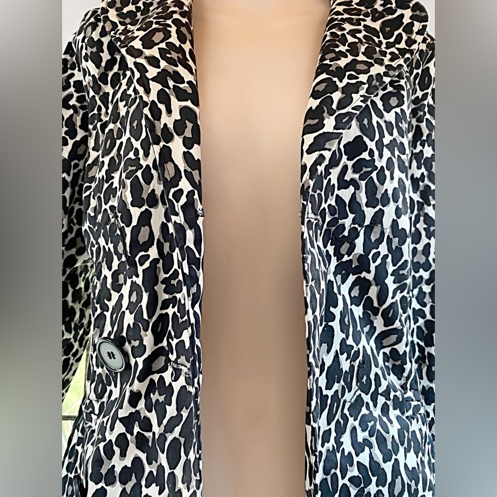 LUII - Animal Print Spring/Fall Coat 🧥 - Picture 5 of 12